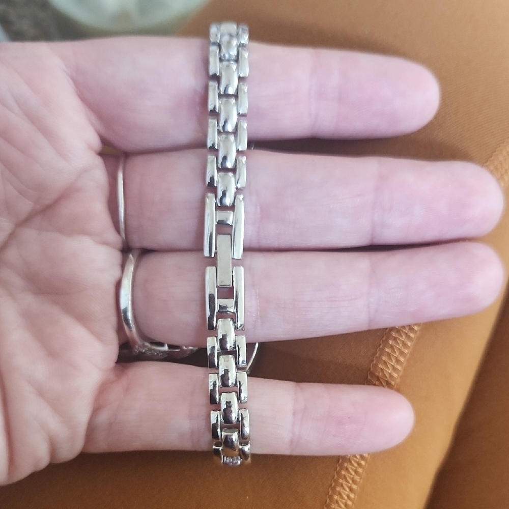 Silver and Howlite Women's Quartz Watch - Picture 2 of 3